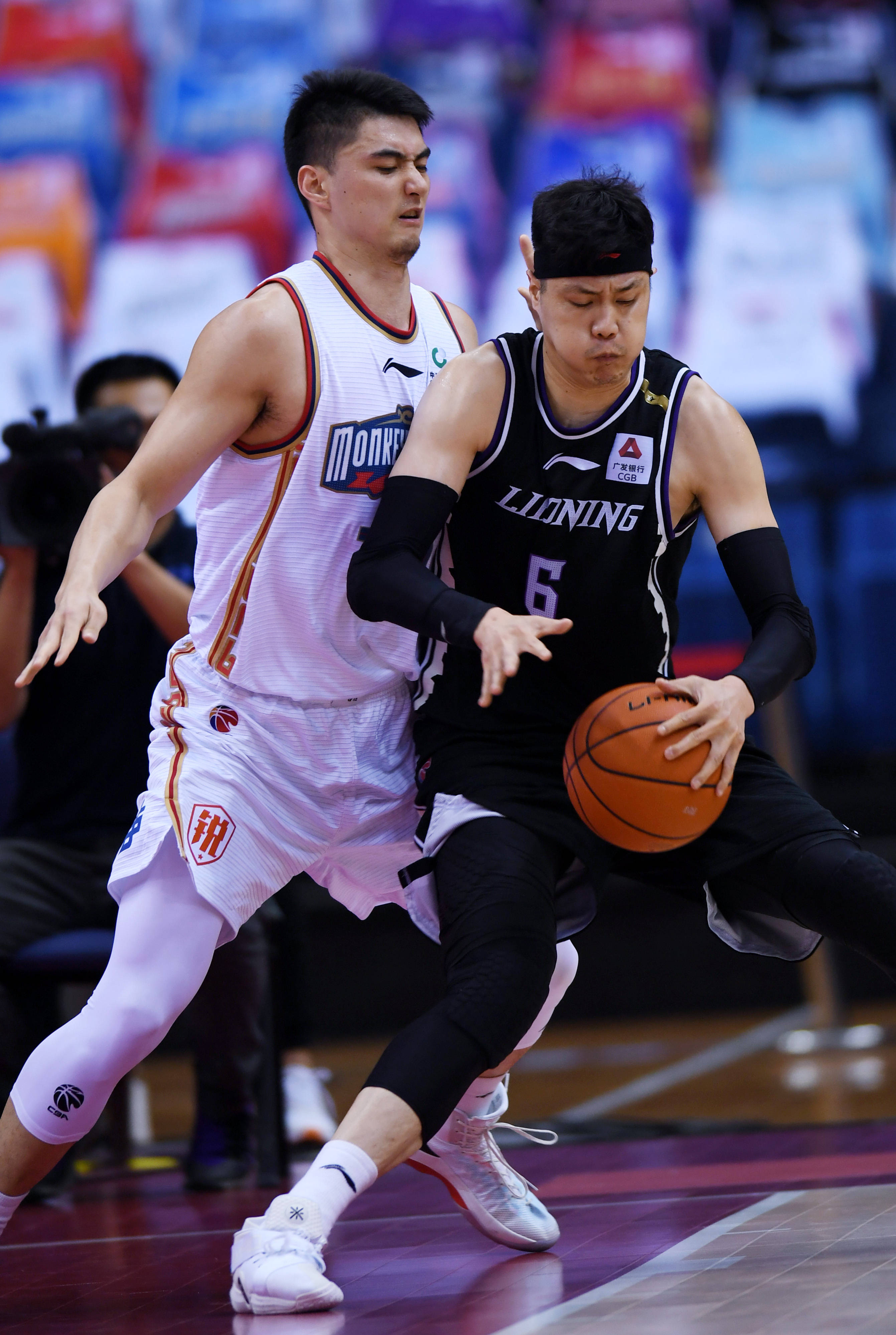 是低触球高 是低触球高